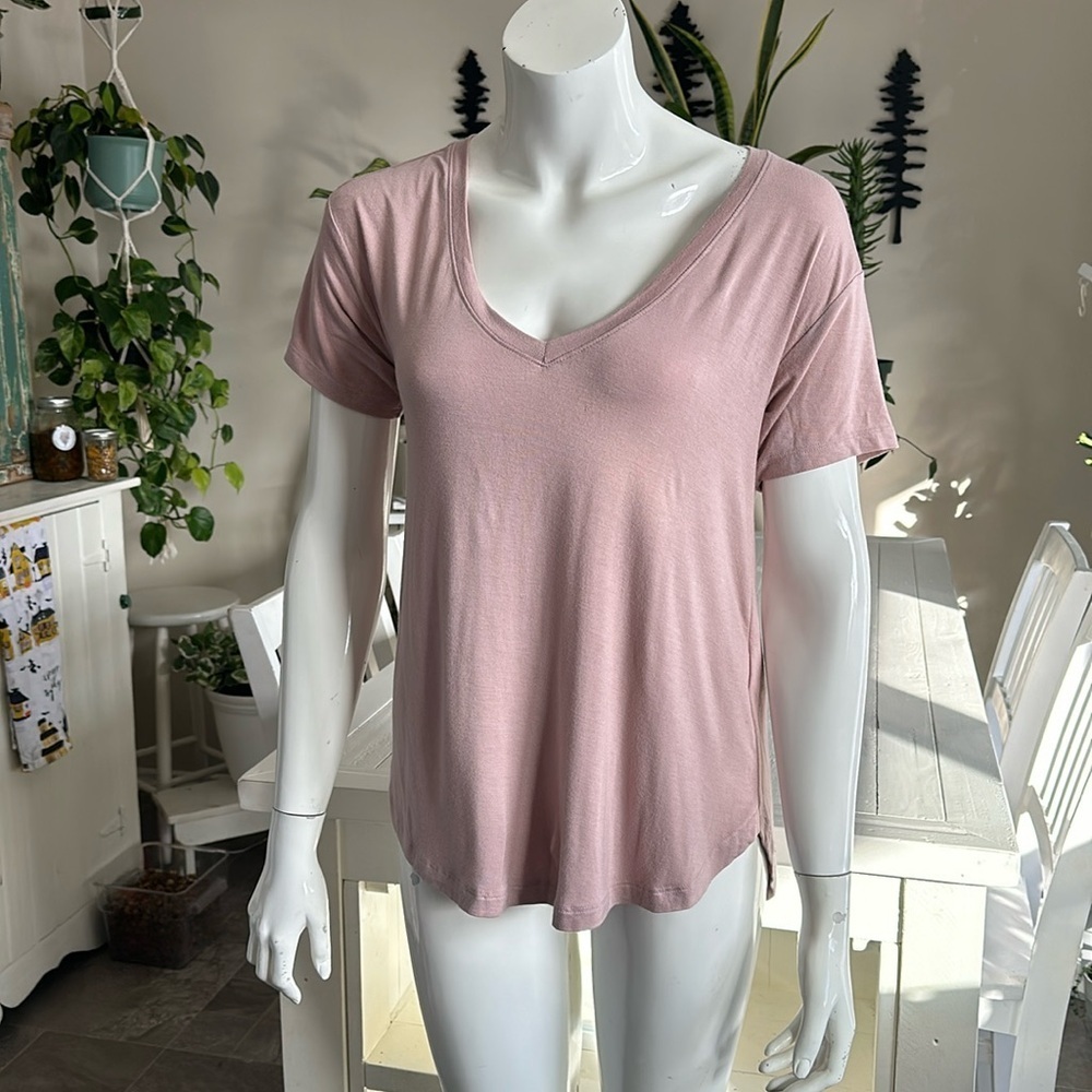Ambercrombie and Fitch size extra small V-neck short sleeve T-shirt, blush